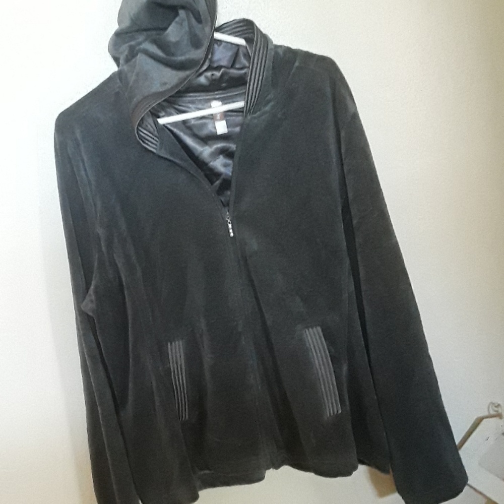 Velvety, zip up w/hood